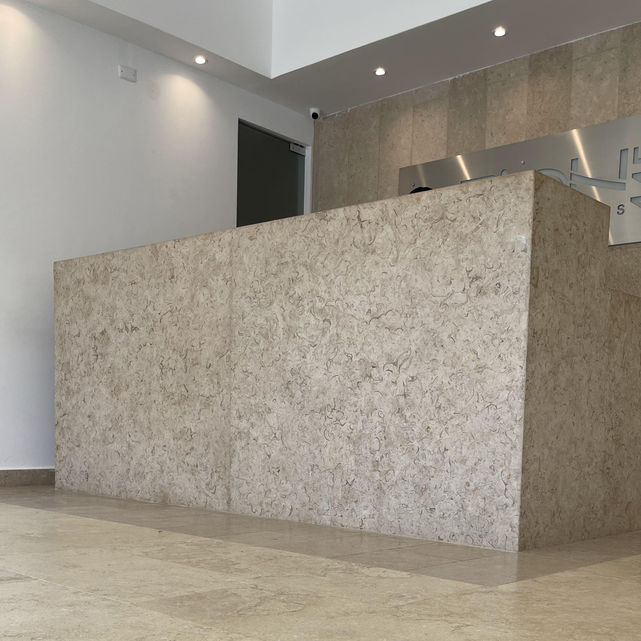 FORMATO-IMAGEN-APLICACION-MARMOL-CAFE-PINTO-CON-CARACOLES-RECEPCION FORMATO-IMAGEN-APLICACION-MARMOL-CAFE-PINTO-CON-CARACOLES-RECEPCION